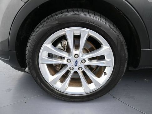Used 2018 Ford Explorer XLT w/ Equipment Group 202A FWD image 9