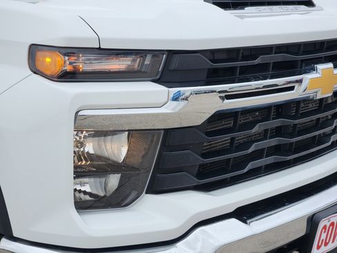 Used 2024 Chevrolet Silverado 3500 LT AWD/4WD image 8