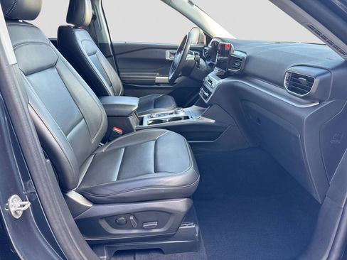 Certified 2023 Ford Explorer XLT w/ Equipment Group 202A AWD/4WD image 7