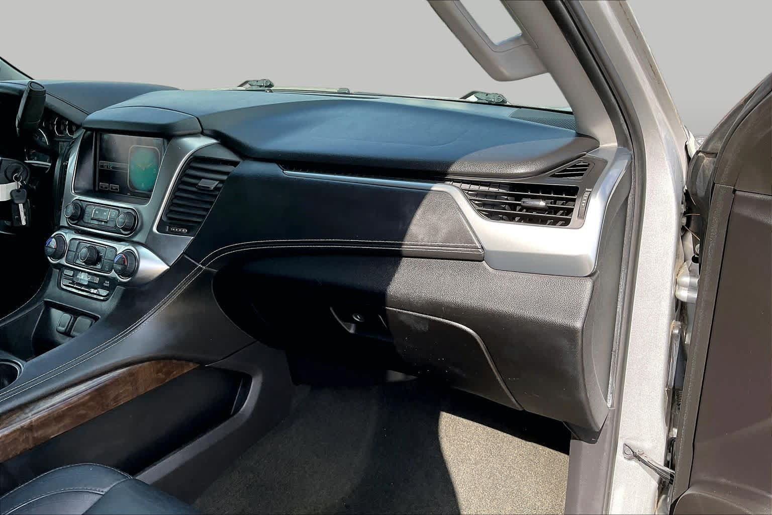 Used 2016 Chevrolet Suburban LS RWD image 18