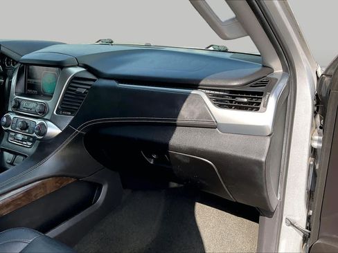 Used 2016 Chevrolet Suburban LS RWD image 18