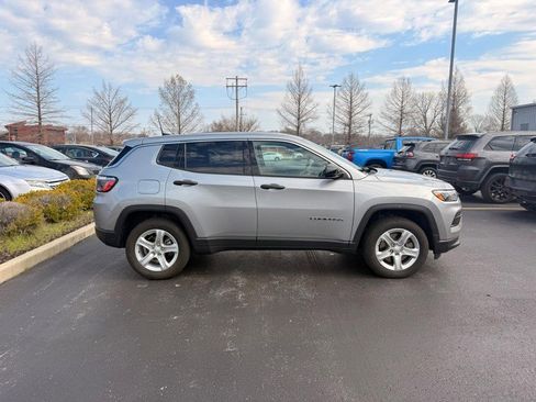 Used 2023 Jeep Compass Sport image 4
