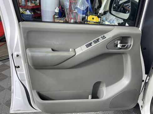 Used 2012 Nissan Frontier SV AWD/4WD image 16
