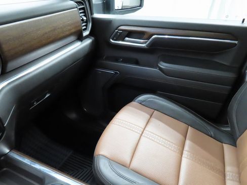 Used 2024 Chevrolet Silverado 2500 High Country image 31