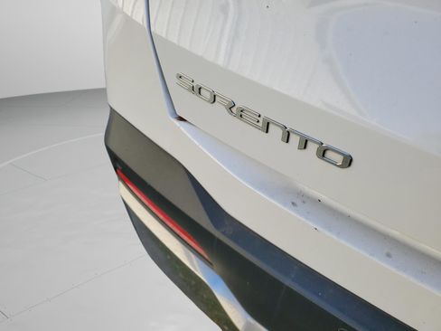 Certified 2024 Kia Sorento S image 30
