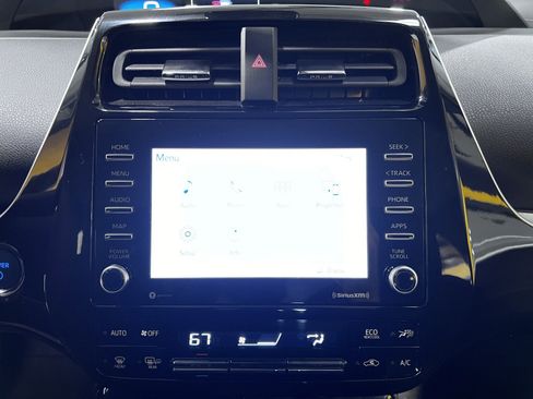 Used 2021 Toyota Prius LE image 19
