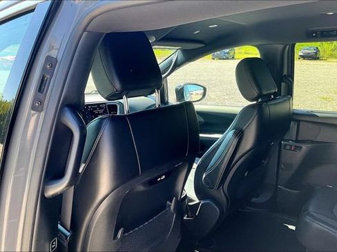 Used 2025 Chrysler Pacifica Select FWD image 33