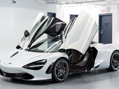 Used 2018 McLaren 720S image 2