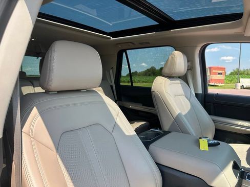 Used 2024 Ford Expedition Limited AWD/4WD image 32