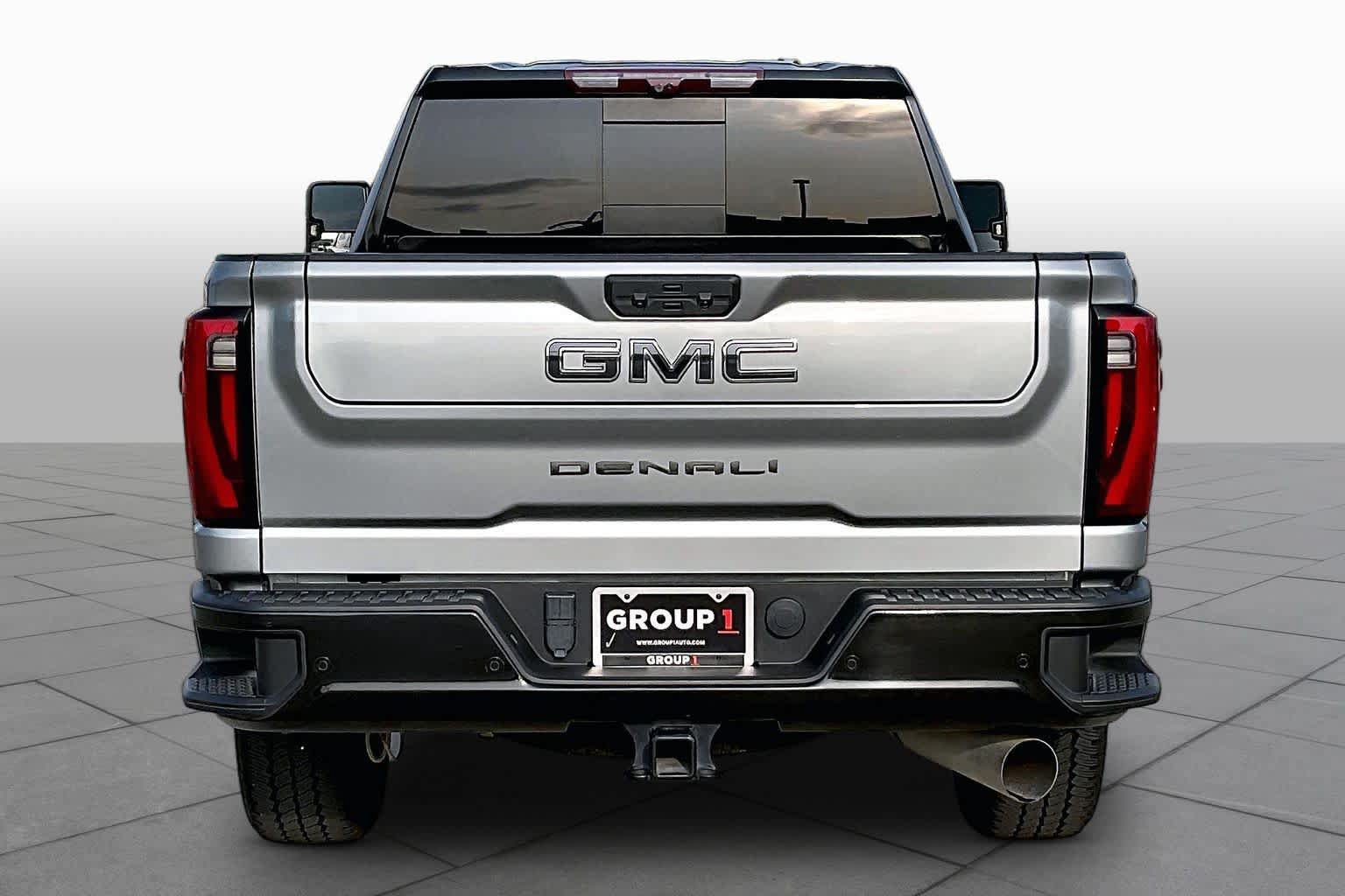 Used 2024 GMC Sierra 2500 Denali Ultimate AWD/4WD image 9