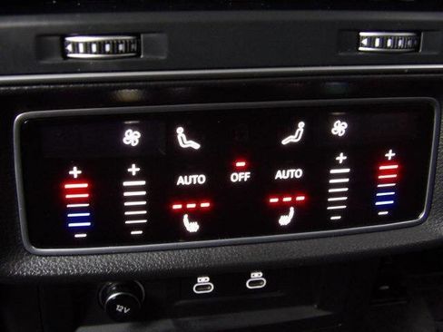 Used 2023 Audi Q8 Prestige w/ Prestige Package image 35