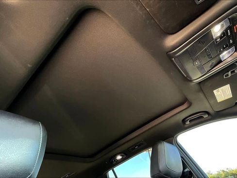 Used 2023 Cadillac XT6 Premium Luxury w/ Technology Package image 13