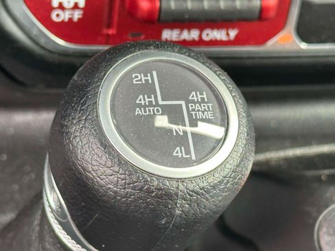 Used 2024 Jeep Wrangler Unlimited AWD/4WD image 26