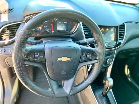 Used 2019 Chevrolet Trax LT FWD image 28