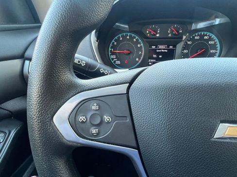 Used 2021 Chevrolet Traverse LS image 17