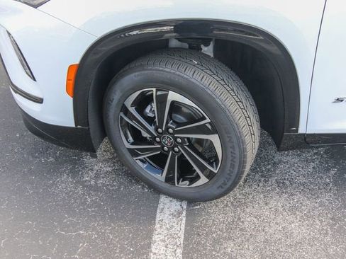 Used 2026 Buick Enclave Sport Touring w/ Power Package FWD image 31