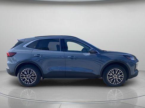 New 2026 Ford Escape SE image 2