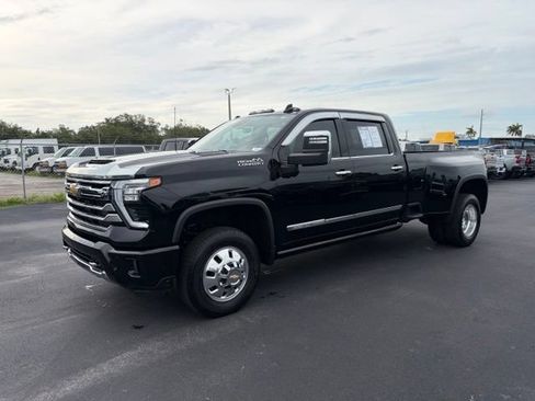 Used 2025 Chevrolet Silverado 3500 High Country AWD/4WD image 3