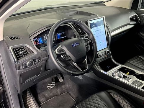 Used 2024 Ford Edge Titanium image 18