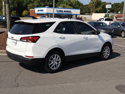 Used 2022 Chevrolet Equinox LS FWD image 10