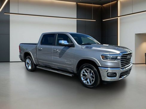 Used 2025 RAM 1500 Laramie AWD/4WD image 8