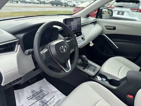 New 2026 Toyota Corolla Cross LE w/ Moonroof Package FWD image 15