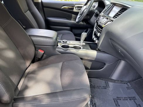 Used 2019 Nissan Pathfinder S AWD/4WD image 29