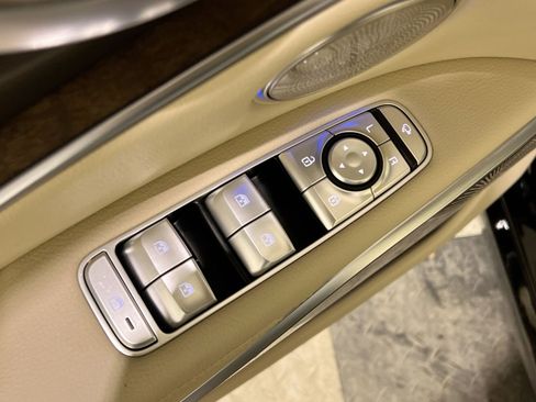 Used 2020 Kia K900 Luxury w/ VIP Package image 32