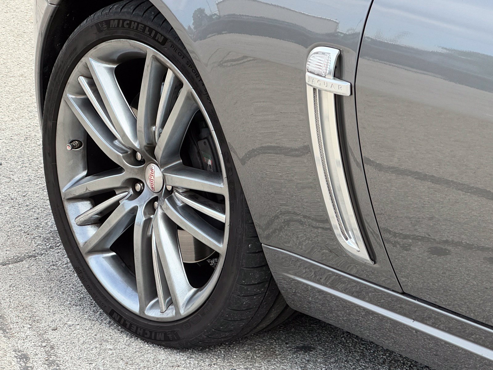 Used 2009 Jaguar XKR R RWD image 17