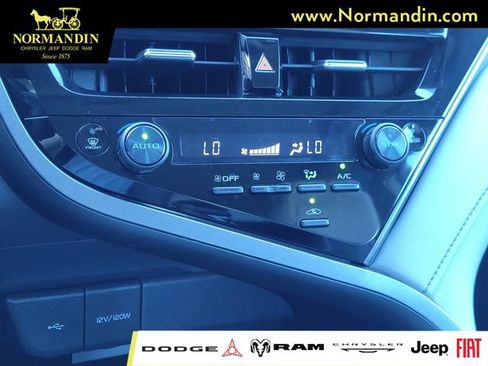 Used 2024 Toyota Camry SE w/ Cold Weather Package AWD/4WD image 11