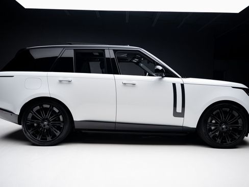 Used 2023 Land Rover Range Rover SE image 32