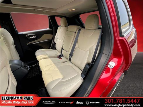 Used 2017 Jeep Cherokee Latitude w/ Comfort/Convenience Group AWD/4WD image 21