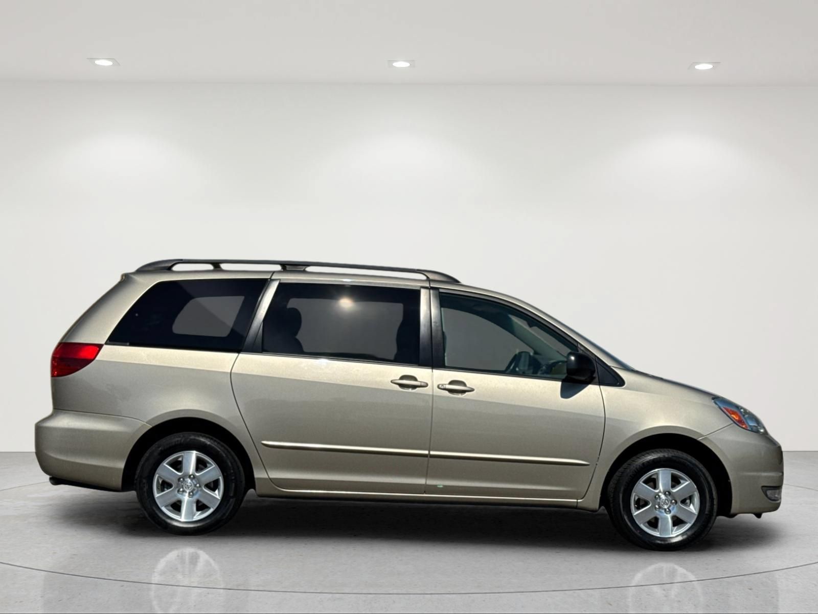 Used 2005 Toyota Sienna LE w/ LE Pkg 8 FWD image 7