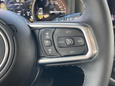 Used 2025 Jeep Wrangler Unlimited Sahara image 14