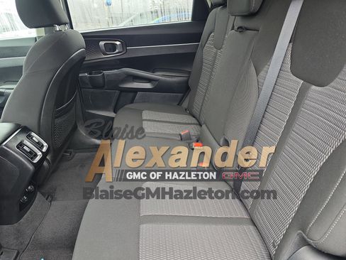 Used 2023 Kia Sorento LX image 12