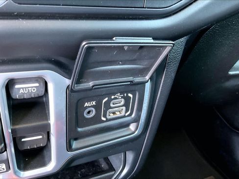 Used 2018 Jeep Wrangler Unlimited Sport S AWD/4WD image 30