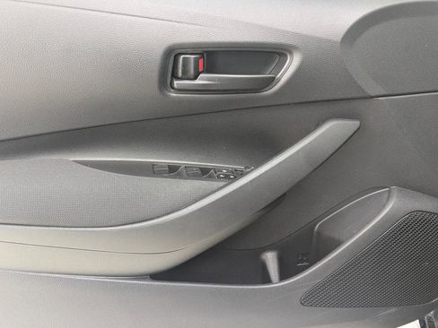Used 2022 Toyota Corolla LE image 11