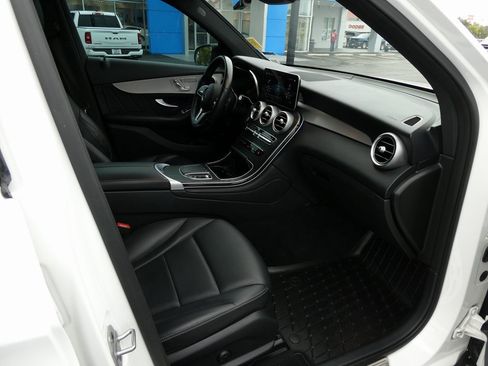 Used 2022 Mercedes-Benz GLC 300 4MATIC image 16
