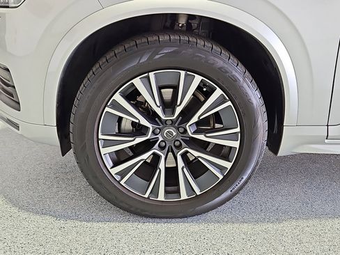 Used 2022 Volvo XC90 T6 Momentum image 5