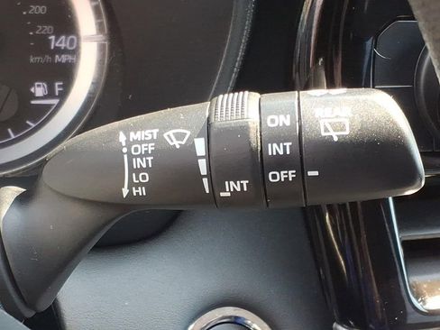 Used 2022 Toyota Highlander L AWD/4WD image 29