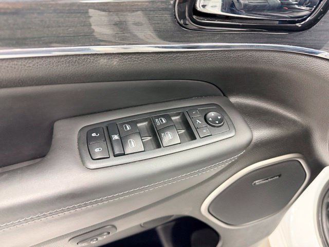 Used 2020 Jeep Grand Cherokee Overland AWD/4WD image 20