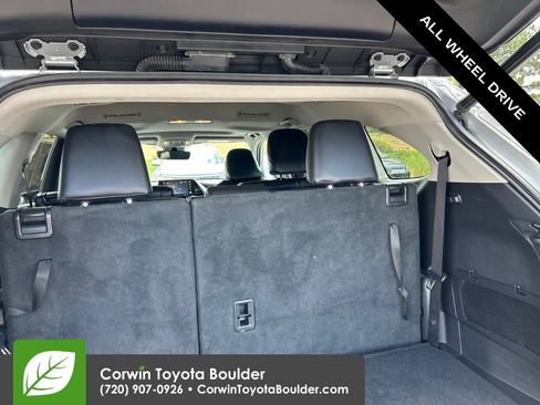 Used 2022 Toyota Highlander XLE AWD/4WD image 18