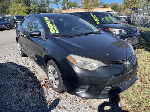 Used 2015 Toyota Corolla LE image 2