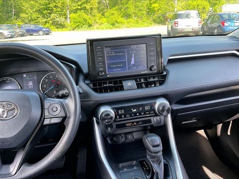 Used 2022 Toyota RAV4 XLE AWD/4WD image 18