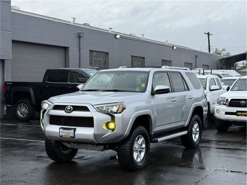 Used 2017 Toyota 4Runner SR5 image 1