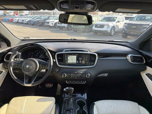 Used 2017 Kia Sorento SX image 23