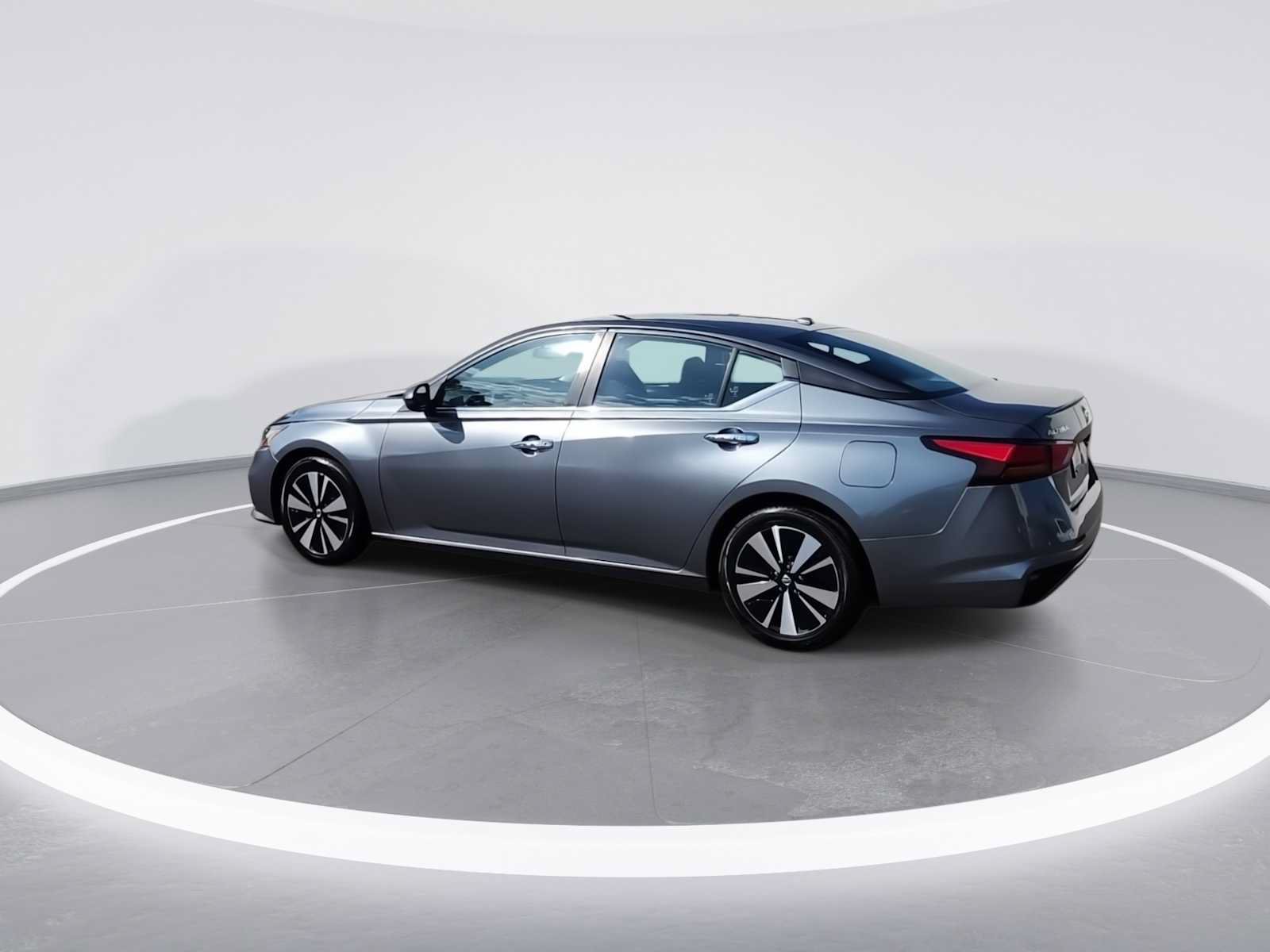 Used 2022 Nissan Altima 2.5 SV FWD image 6