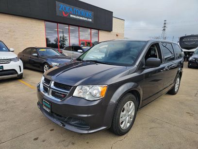 Used 2018 Dodge Grand Caravan SE w/ UConnect Hands-Free Group