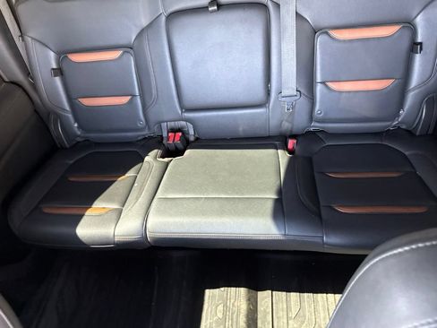 Used 2019 GMC Sierra 1500 AT4 w/ AT4 Premium Package AWD/4WD image 12