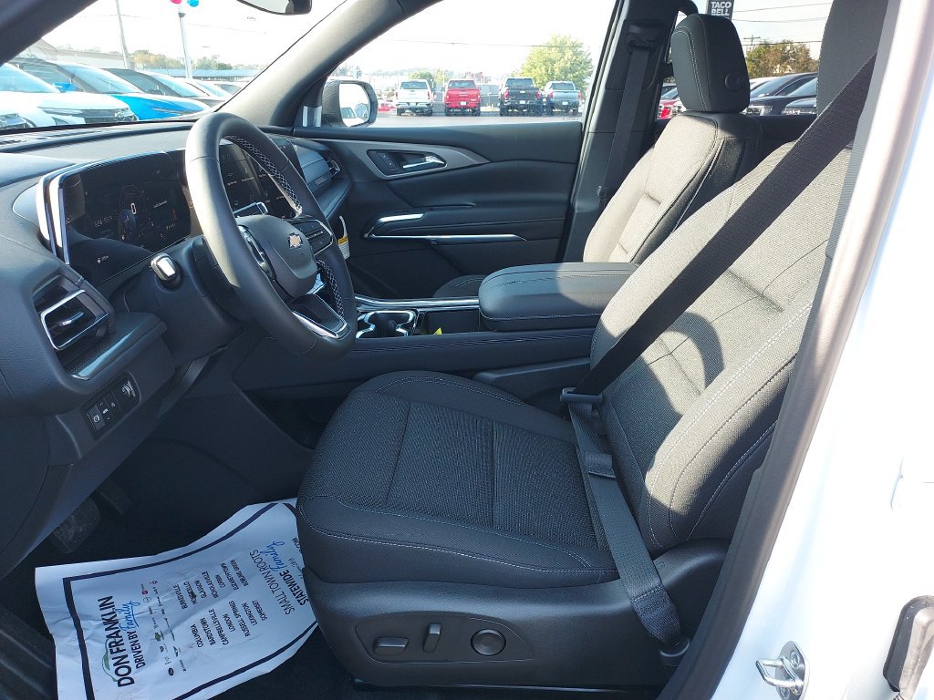 New 2027 Chevrolet Traverse LT FWD image 13